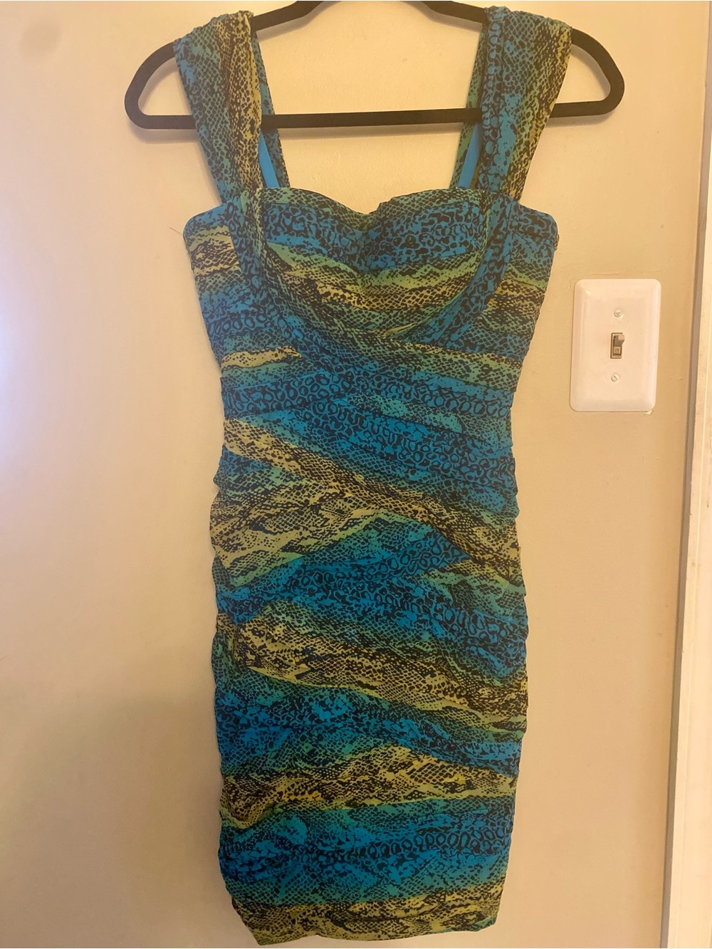 EUC BCBG DRESS! Has built in Bra. Size XS